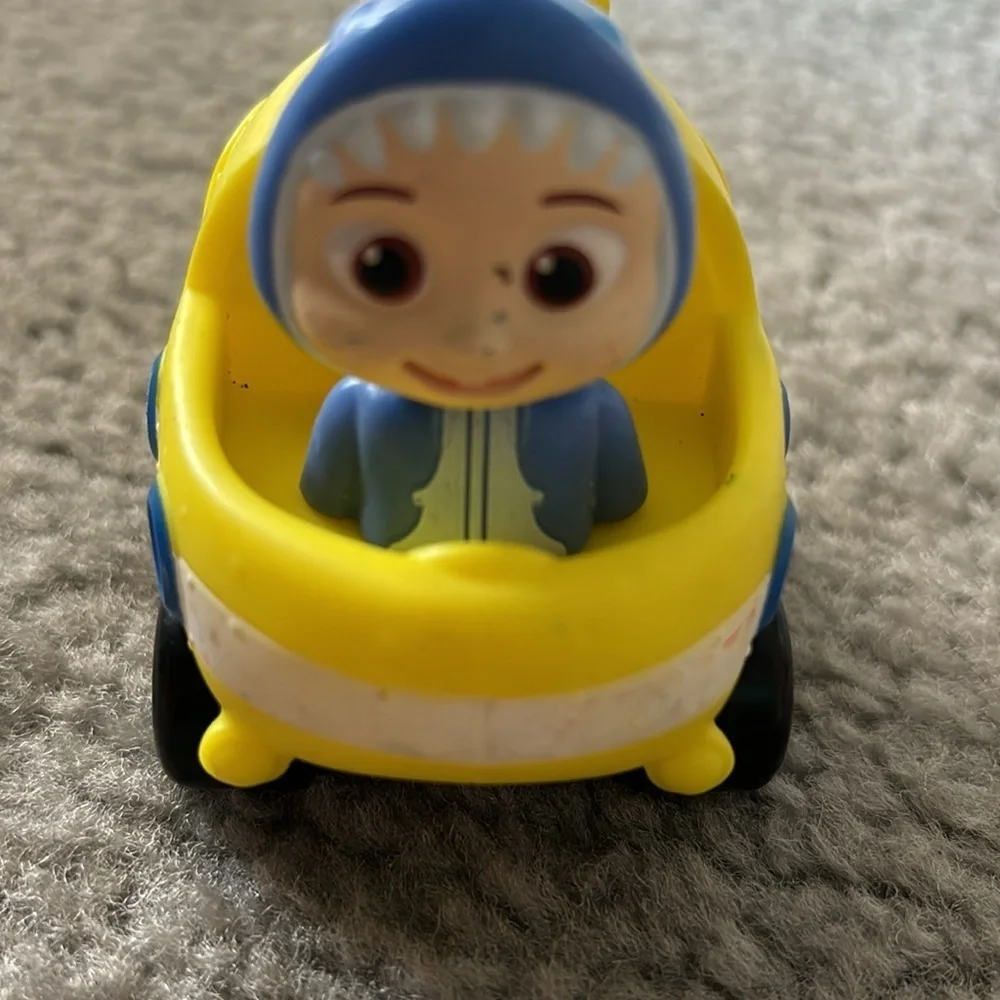 CoComelon YoYo Ladybug and JJ Mini Vehicle - Features Built-inToy Car